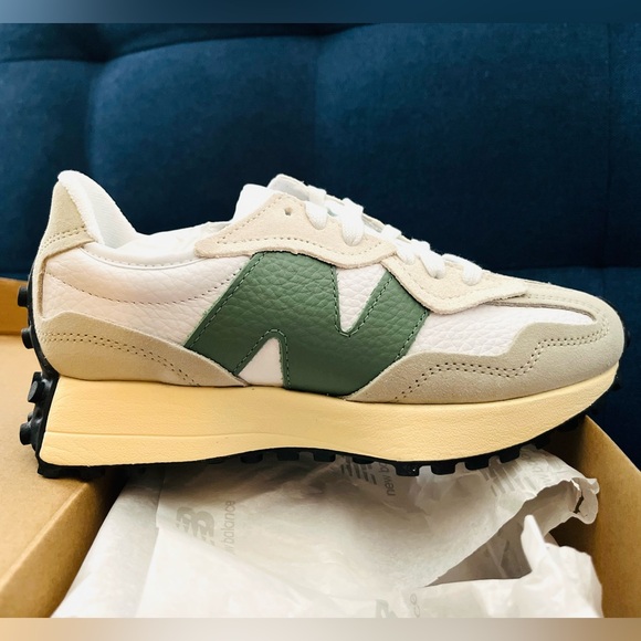New Balance 327 Unisex Women 6 / Men 4.5 Sneakers Shoes White Leather Dark Green - Picture 9 of 9